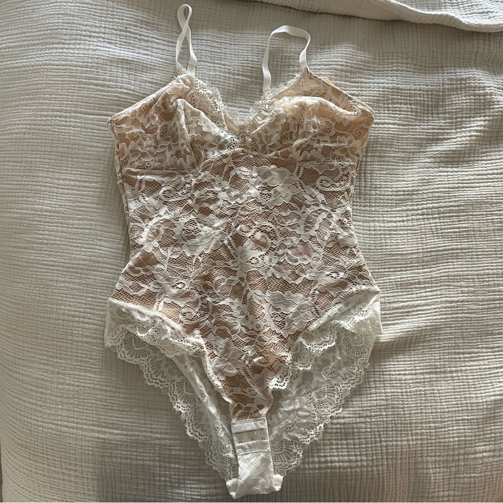 Pinsy shaping lace shapewear bodysuit white XL - NWOT